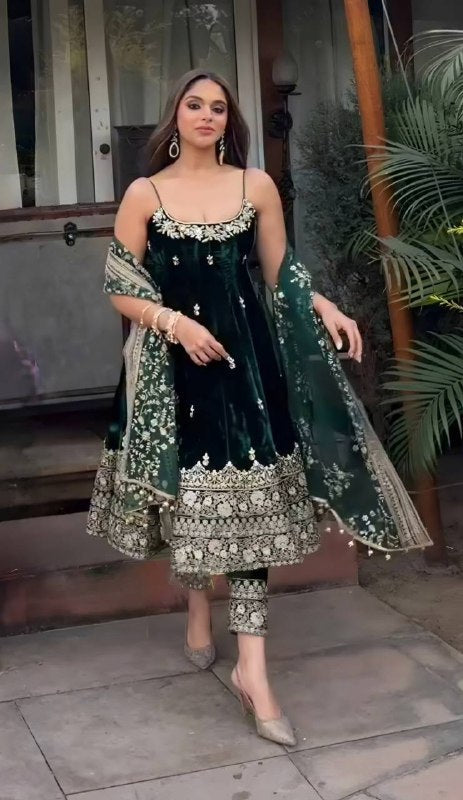 Royal Emerald Green Anarkali with Statement Dupatta