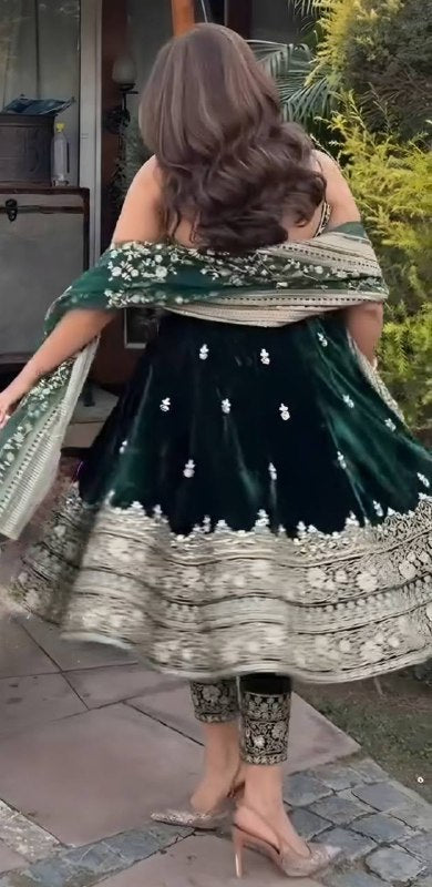 Royal Emerald Green Anarkali with Statement Dupatta