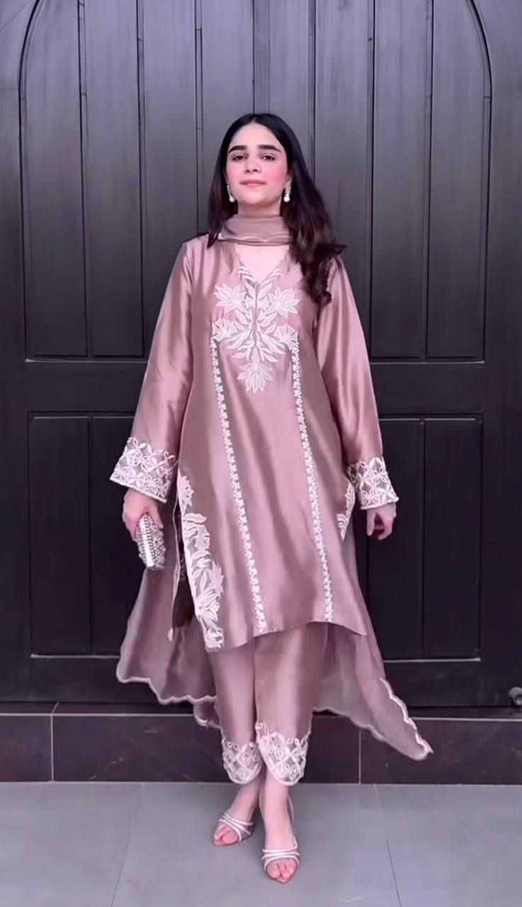 Zehra Embroidered Silk Kurta Set