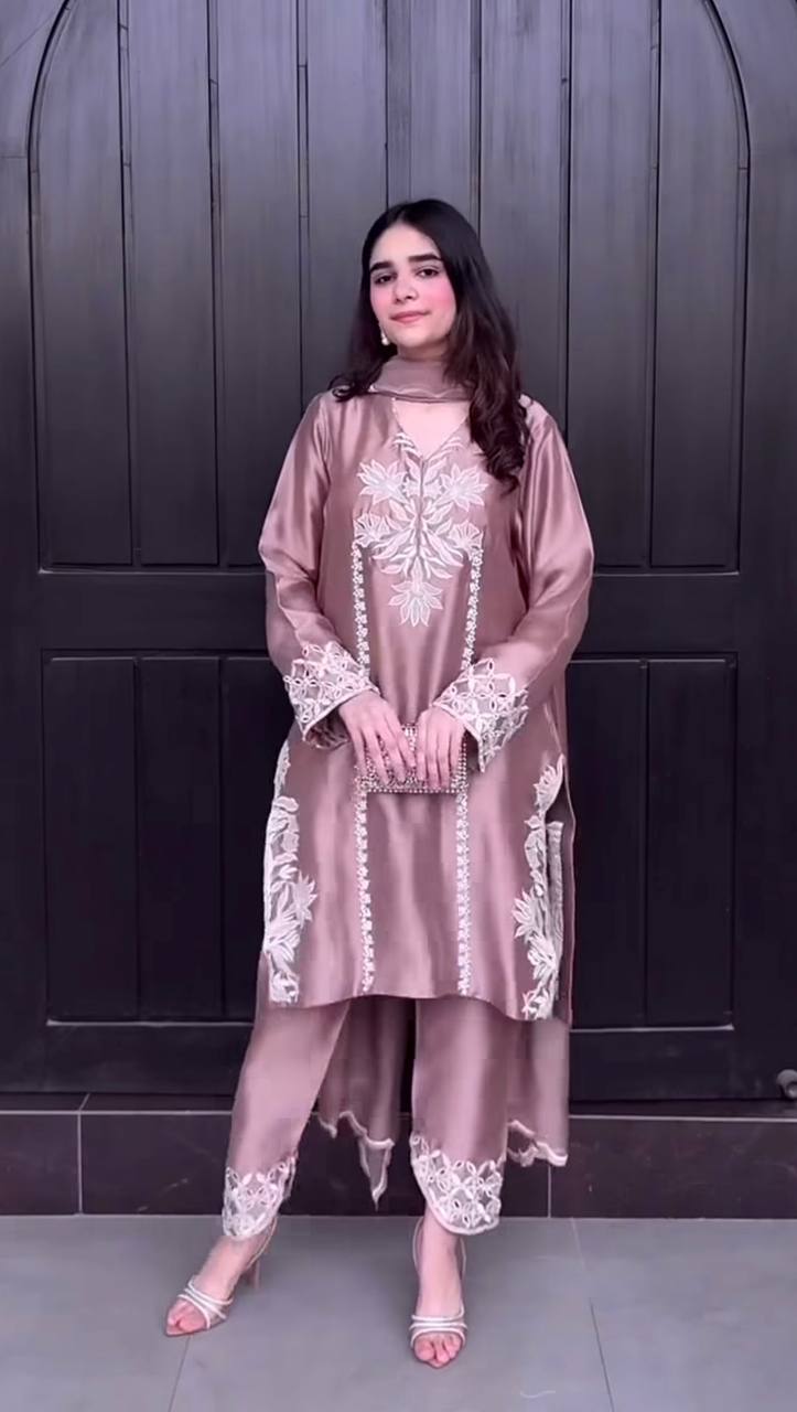 Zehra Embroidered Silk Kurta Set